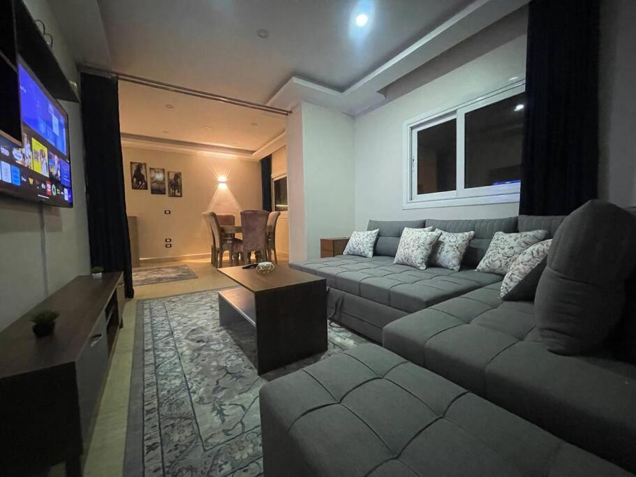 Large 3 Bedrooms Apartment *