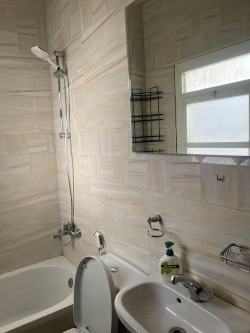 Large 3 Bedrooms Apartment Cairo